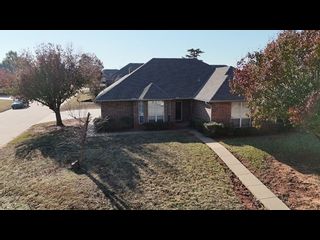 6321 WOODCREEK DR, Warr Acres, OK Home photo