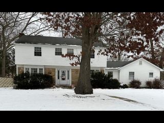 27 WHITMORE LN, CORAM, NY Home photo