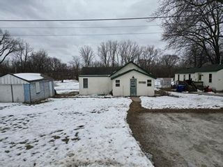 1013 10TH ST NE, Independence, IA Home photo