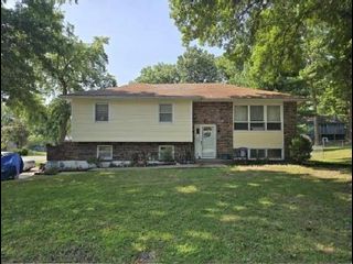 207 E 10TH ST, Kearney, MO Home photo