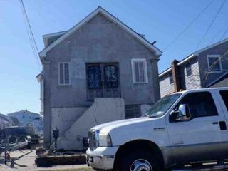 717 S 9TH ST, Lindenhurst, NY Home photo