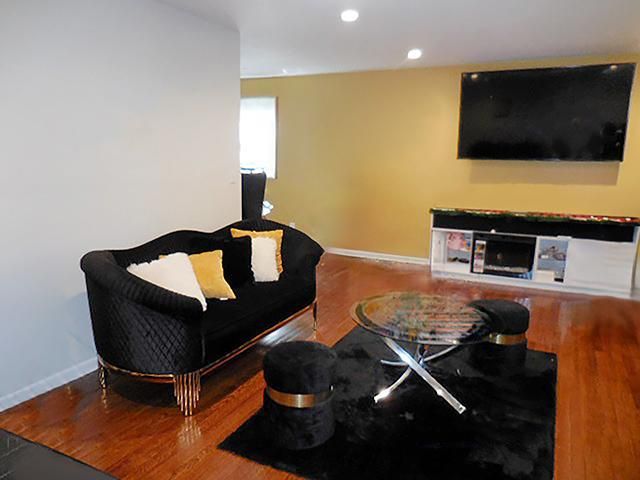 Image indicates image in position 2