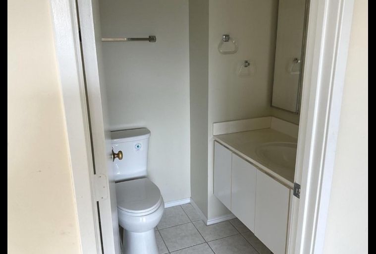 Image indicates image in position 1